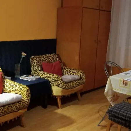 Apartment Minigarden Hause Eger