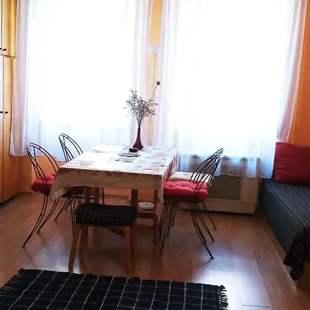 Apartment Minigarden Hause Eger